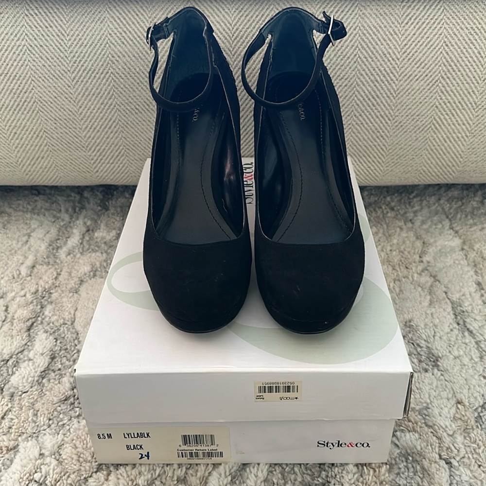 Style&co Black pumps with studded heel size 8.5